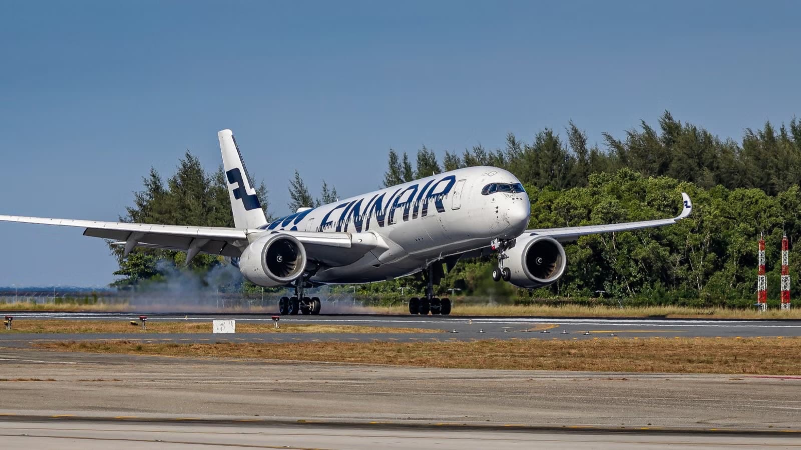 Widebody aircraft on a fifth freedom flight route with a business class flat bed cabin