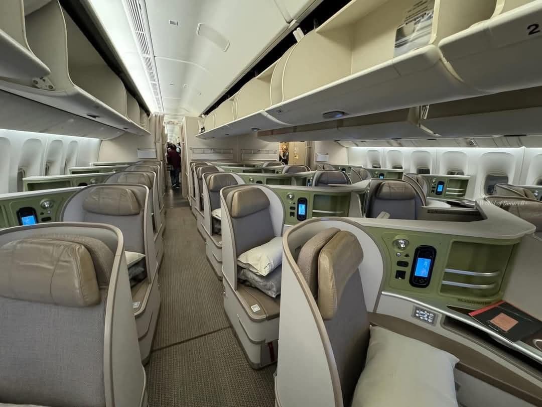 Boeing 787 and Airbus A350 business class cabin compared